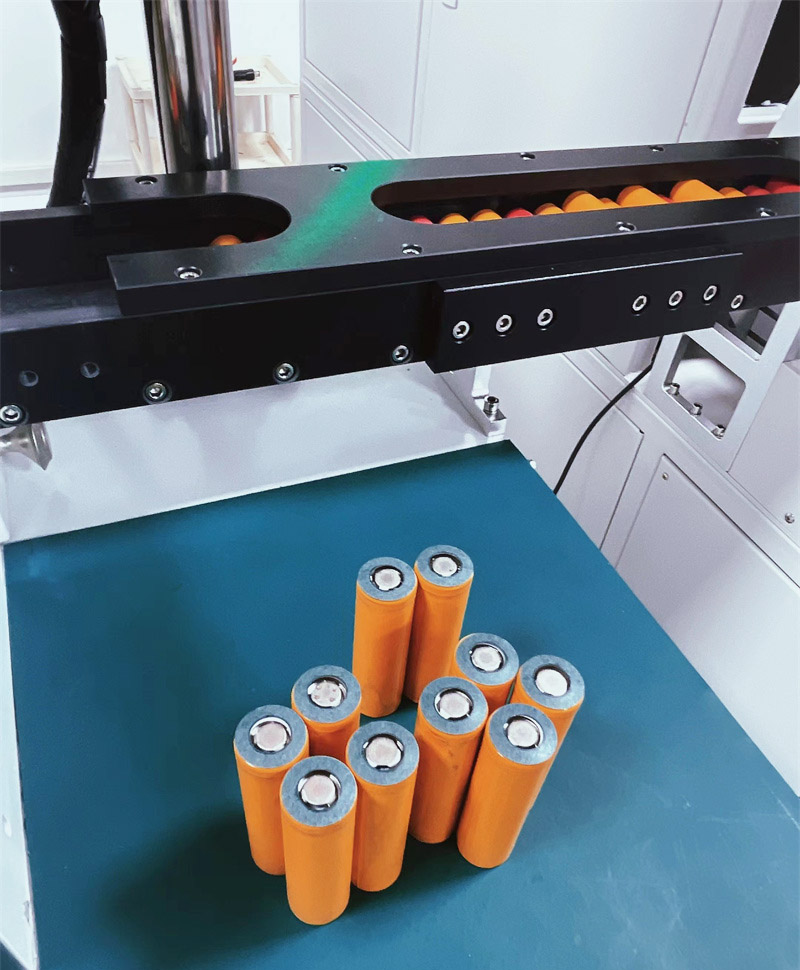 Zylindrische Batterie-Sortiermaschine und Isolierpapier-Klebemaschine 2 in 1
 
